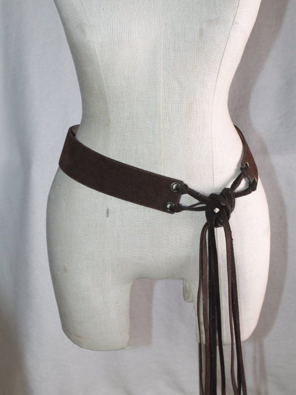 SUPER CHIC! Elite Size S Brown Suede Fringe Tie Belt